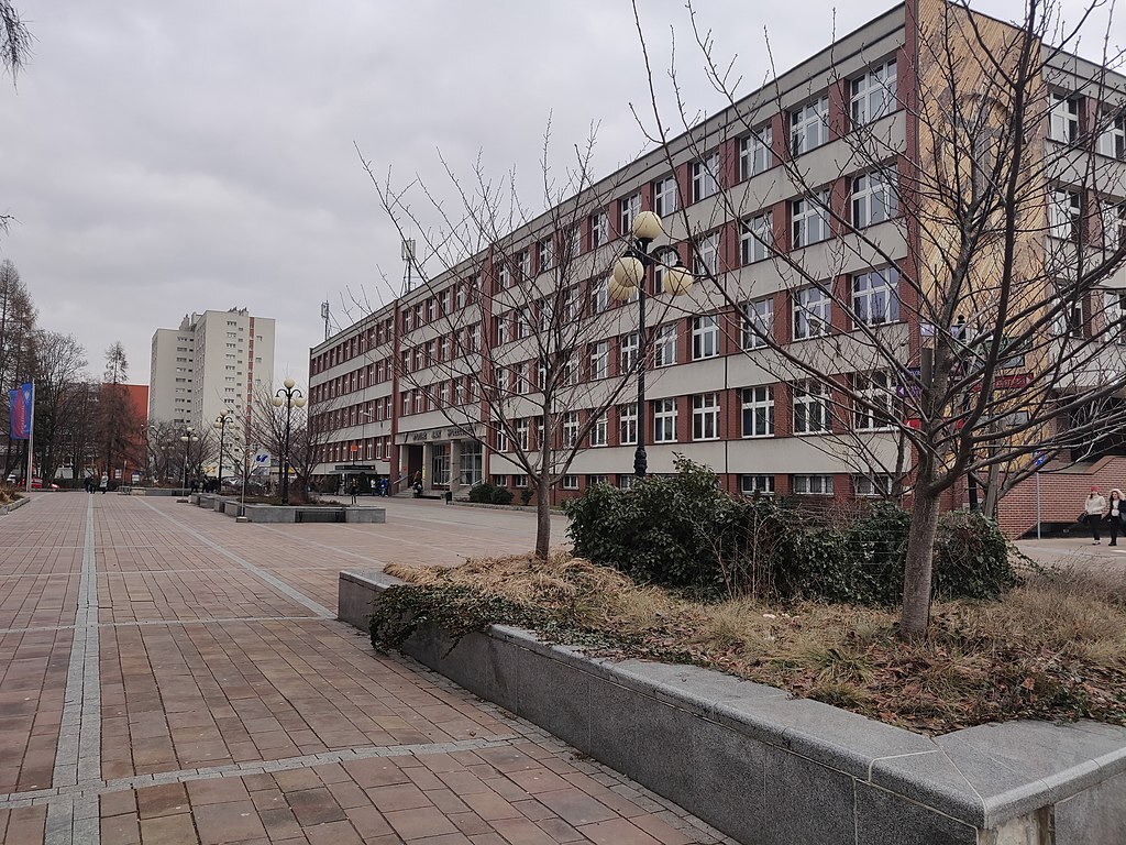 1024px Katowice gmach Wydzialu Nauk Spolecznych