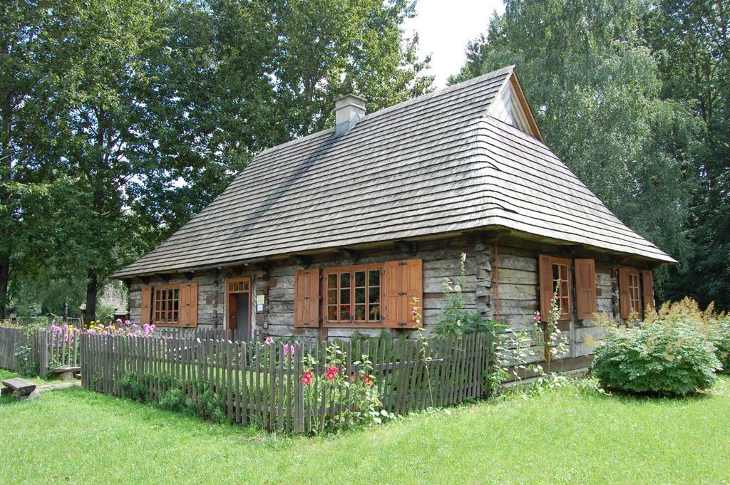 1024px Skansen Chorzow chata ze Strzemieszyc Wielkich
