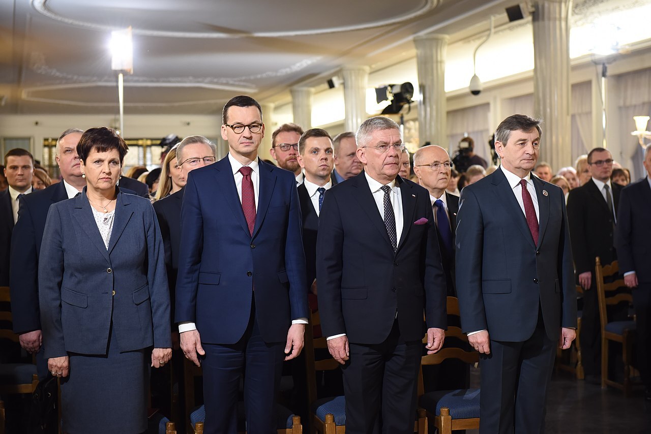 1280px Mateusz Morawiecki i Marszalkowie Sejmu Marek Kuchcinski i Senatu Stanislaw Karczewski