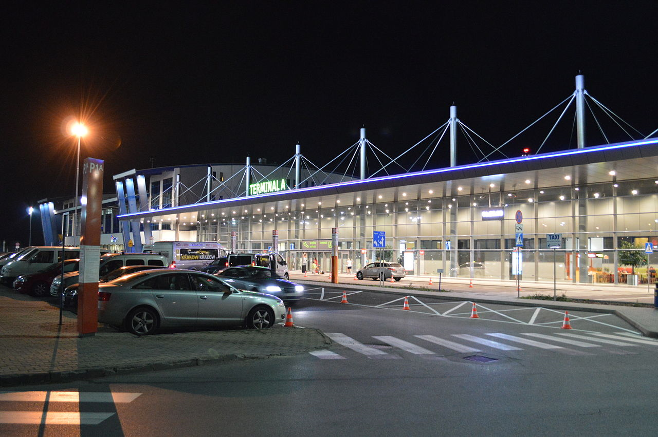 1280px Pyrzowice Katowice Airport noc