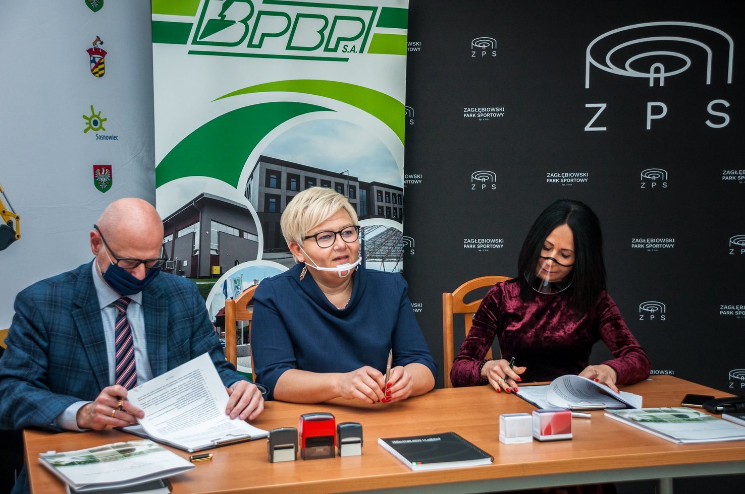 2020 10 27 PODPISANIE UMOWY LODOWISKO 1
