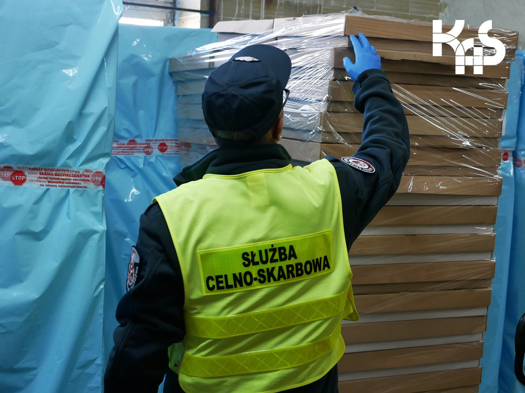 20210927 1 9 mln sztuk papierosow IAS Katowice 01 202109230101