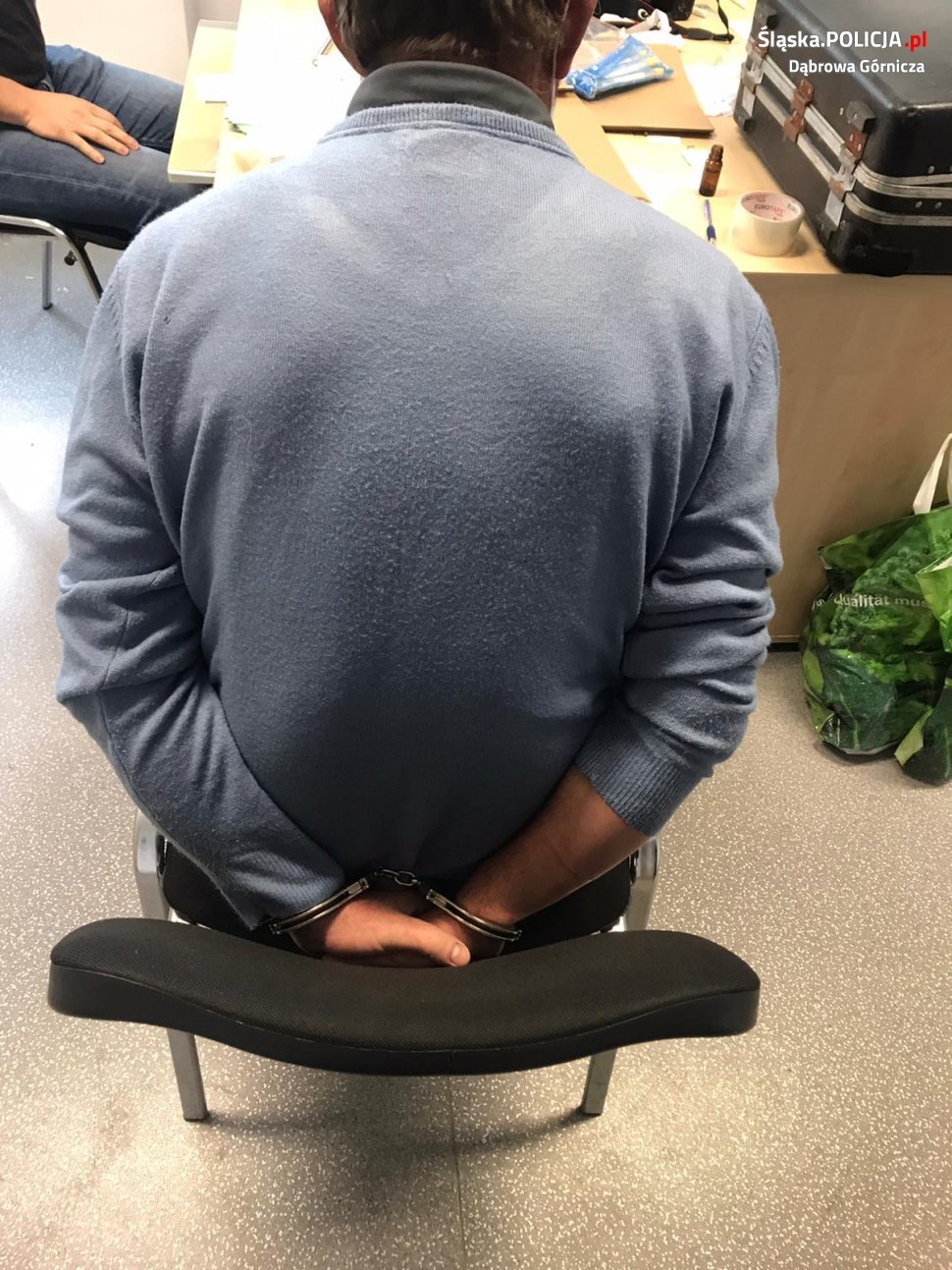 43 636555