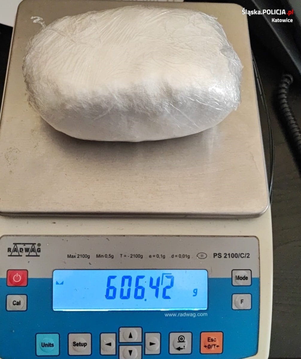 49 718587
