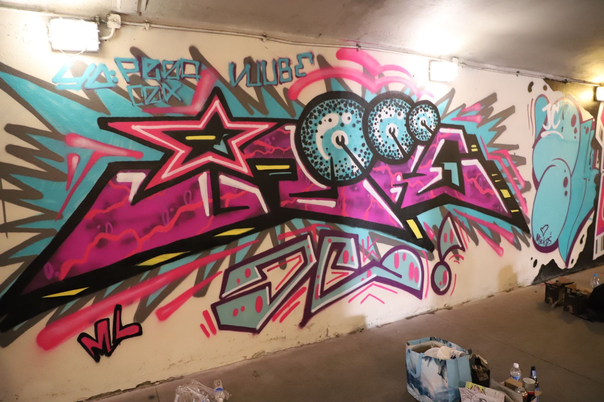 6 graffiti