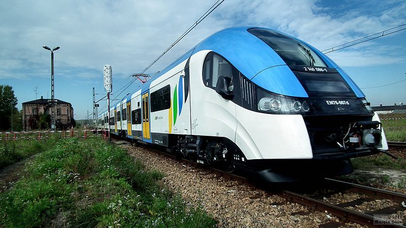 800px EN76 007 Koleje S la skie
