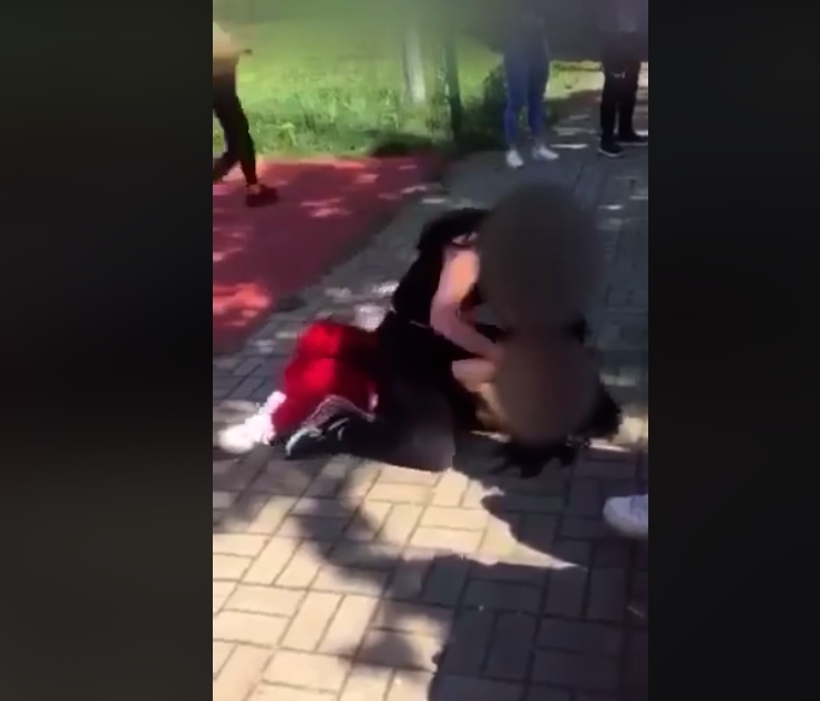Bojka dziewczyn w szkole