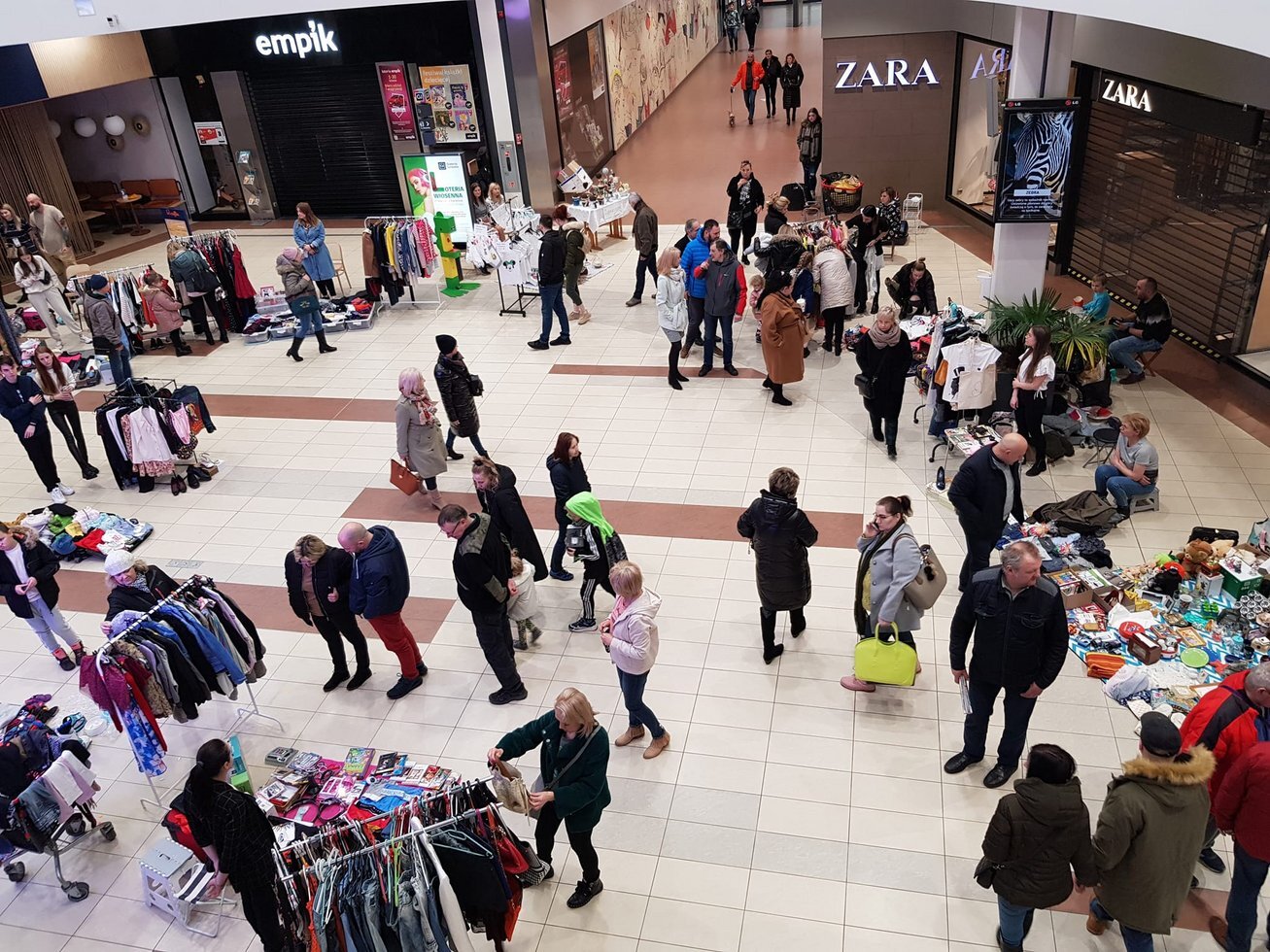 Garazowka w Galerii Jurajskiej fot Galeria Jurajska 4