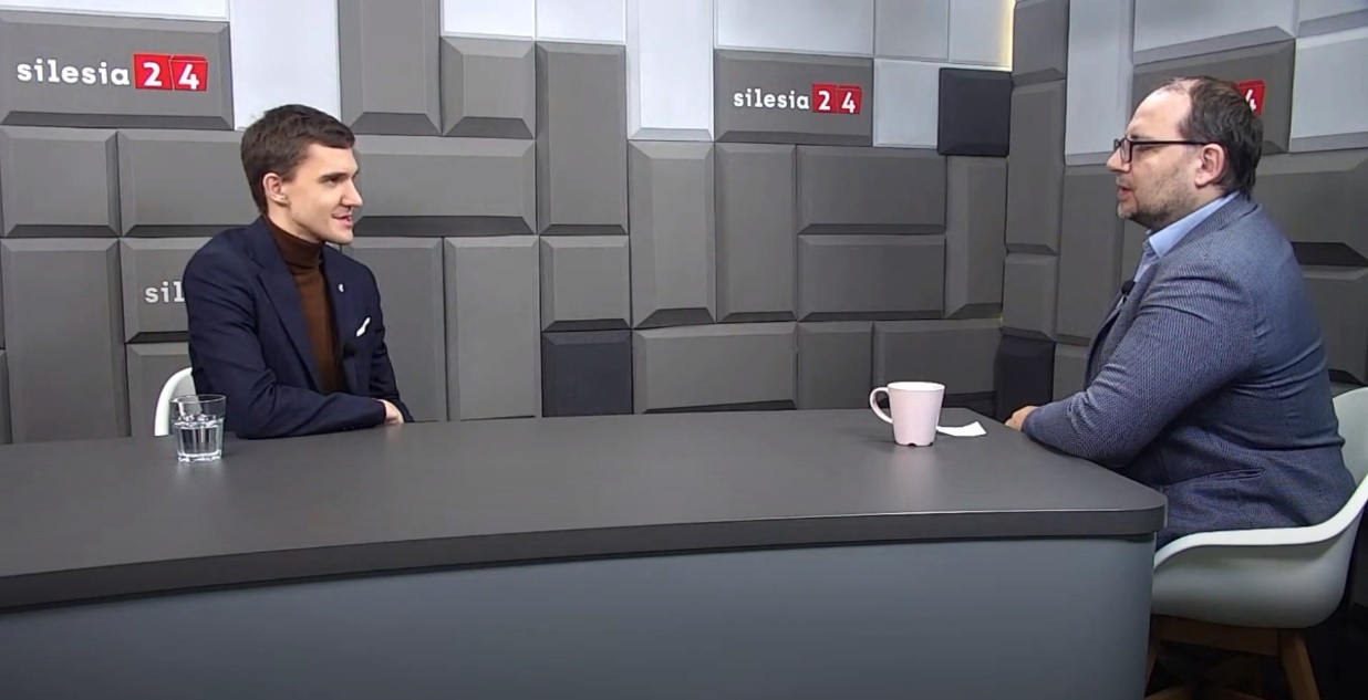Kadr z rozmowy Bochenek vs Adamski