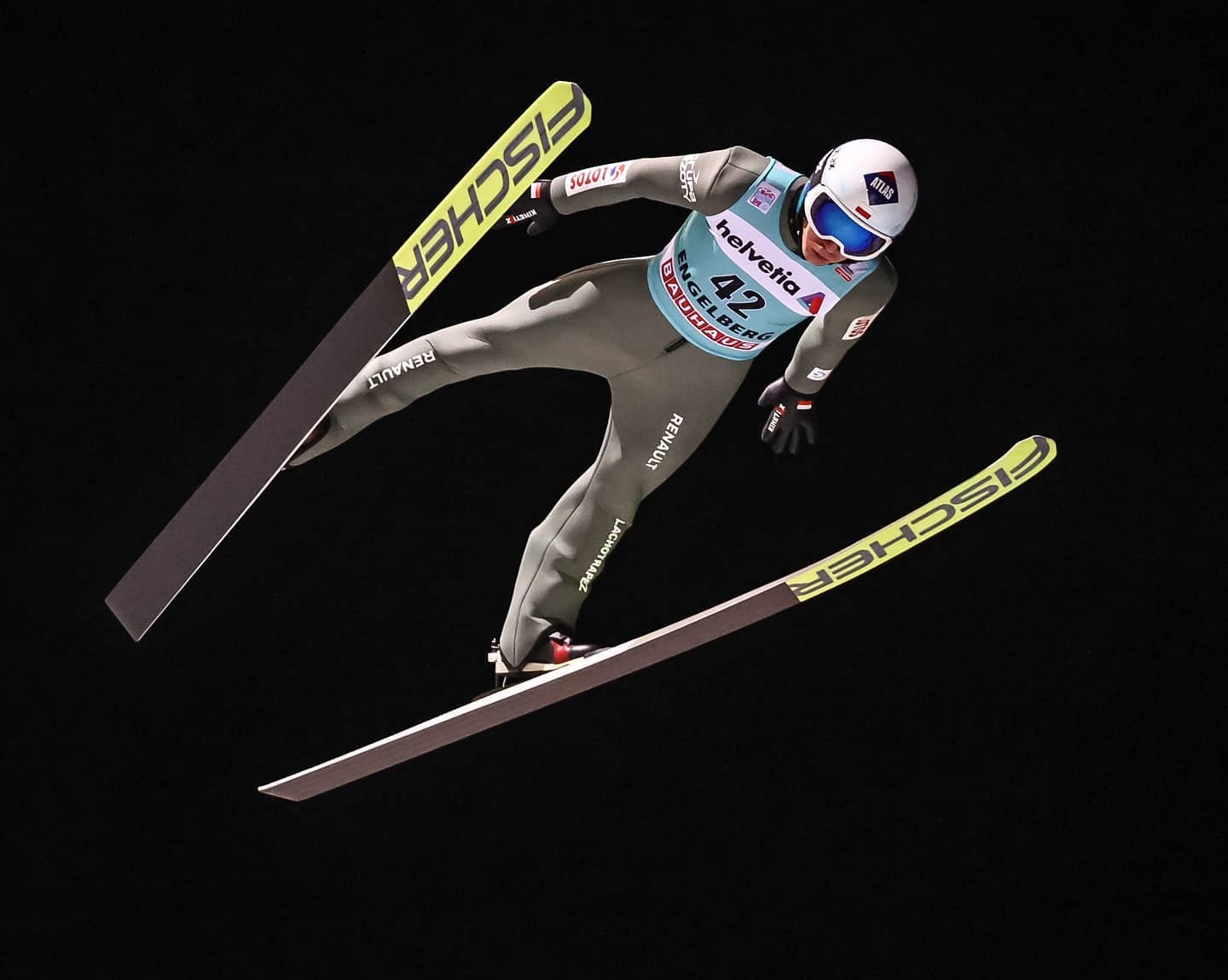 Kamil Stoch w trakcie skoku