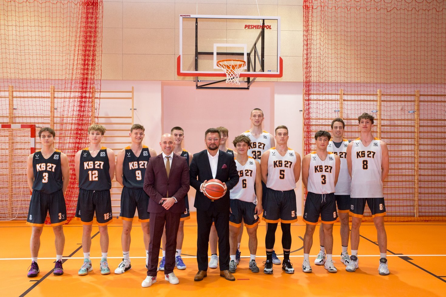 Kompleks Basenu Zadole uzupelnia hala sportowa dla dyscyplin zespolowych fot Slawomir Rybok