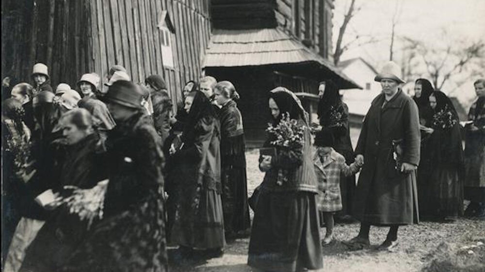 Niedziela Palmowa procesja z palmami wokół kościoła Żernica pow gliwicki nie później niż 1928 r Fot Paul Schau