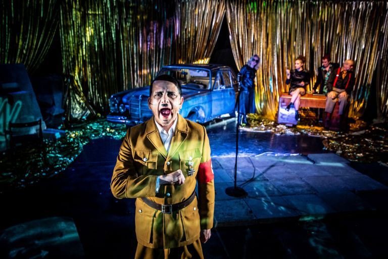 On wrocil spektakl Scena w Galerii fot Teatr Slaski