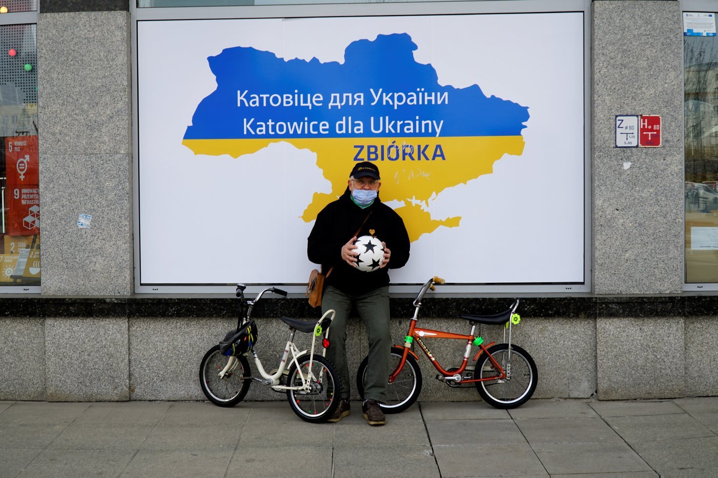 Pierwsze dwa rowerki podarowal pan Wojciech Mszyca znany kolekcjoner starych rowerow i spoleczny opiekun zabytkow