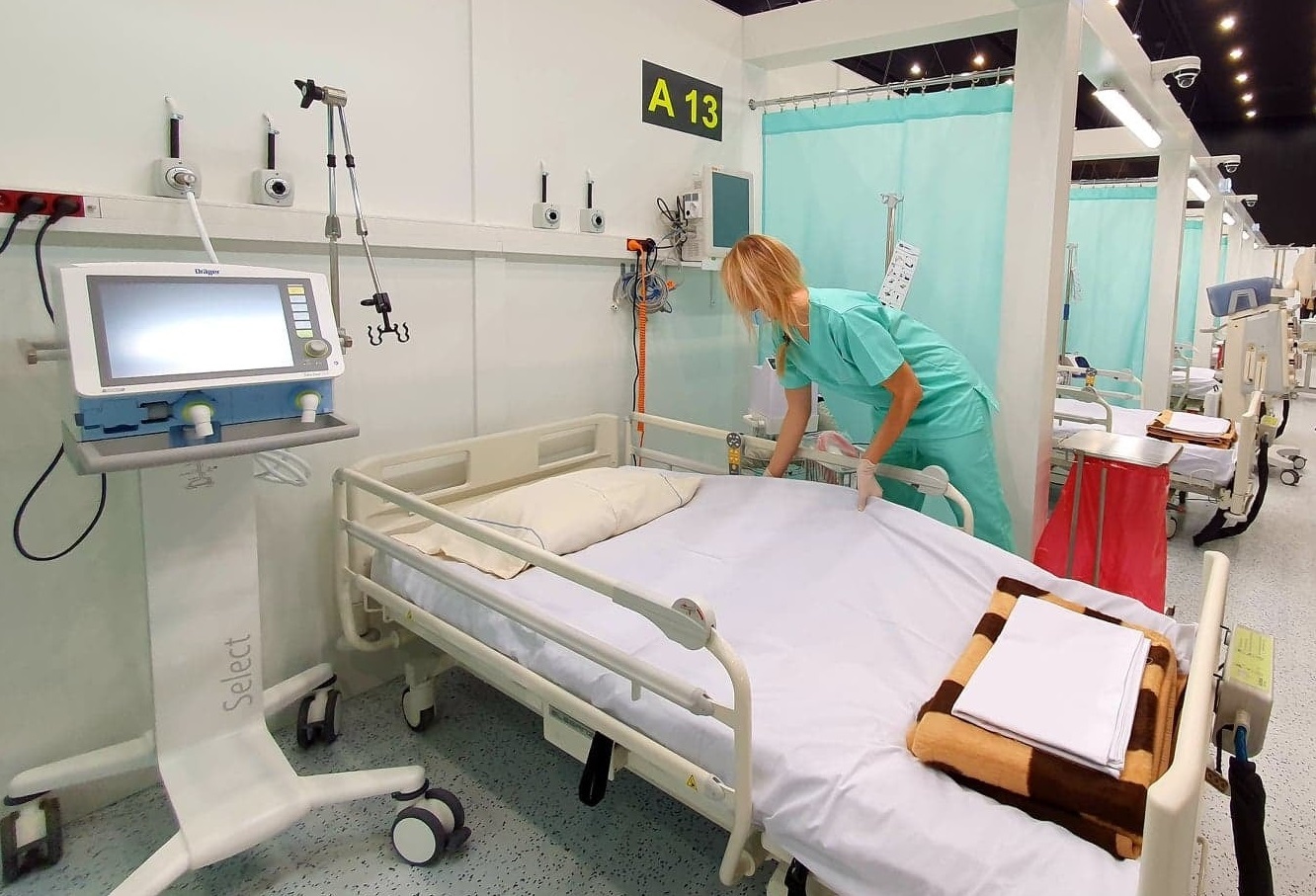 Szpital w MCK lozko szpitalne2