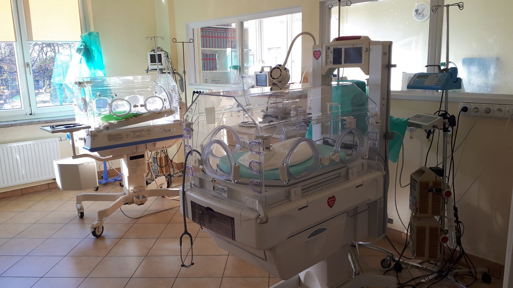Szpital w Pszczynie Noworodki Inkubator daje odrobine bezpieczenstwa