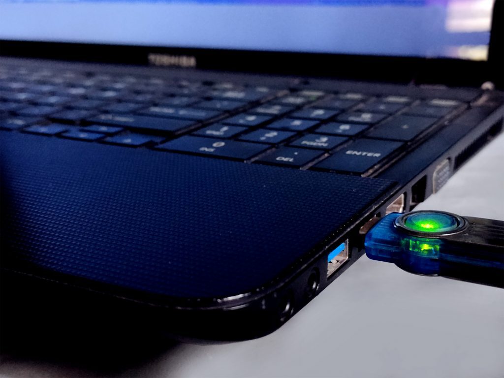 USB in the Laptop on Focus 65747 pixahive 1024x768