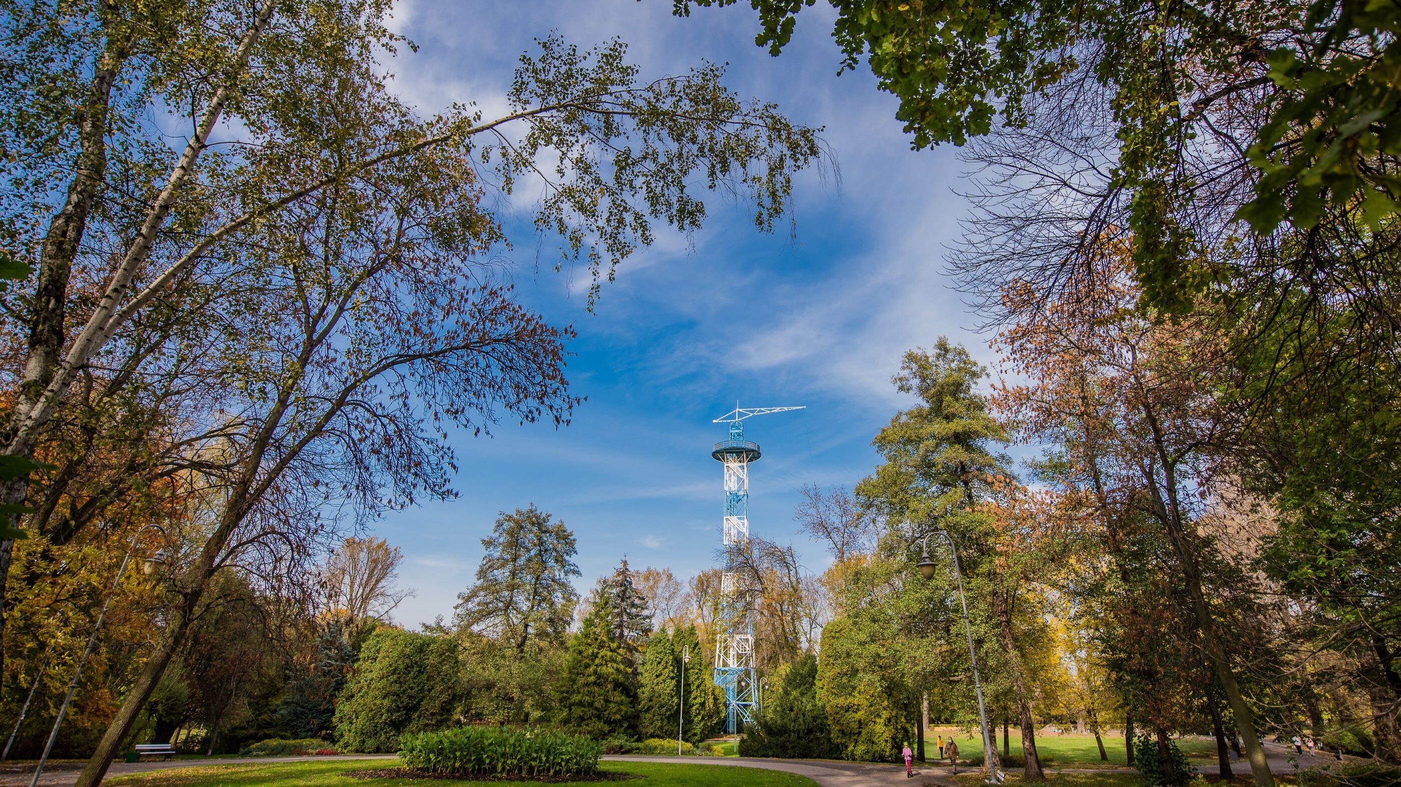 Wieza spadochronowa w parku Kosciuszki