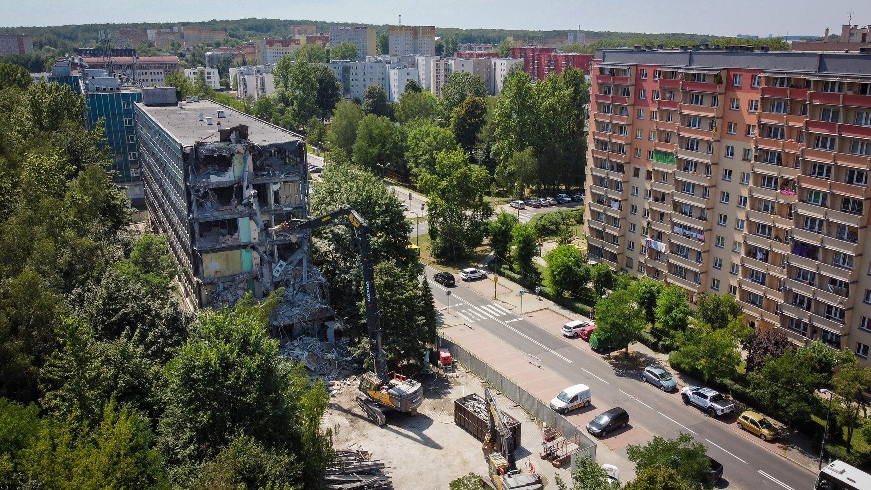 Wyburzany obiekt to pamietajacy czasy PRL u pochodzacy z lat 70 biurowiec typu Lipsk Fot KAW