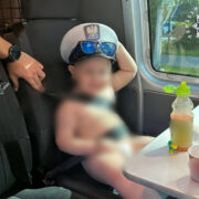 3 latek na stacji paliw