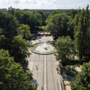Fontanna w Parku miejskim na pelnym fot Pawel Ja Nic Janicki 005 scaled