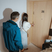 PIERWSI MIESZKANCY NAFTNOVEJ