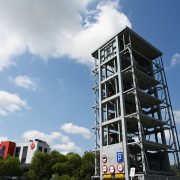 Pr A3bny monta AA1 4 i uruchomiona maszyna bez obudowy fot Grand Vertical Parking