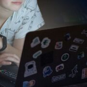 Dostęp dzieci do pornografii