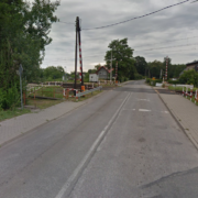 wjechał wprost przed nadjeżdżający pociąg