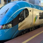 Jechali na sprzegu pociagu