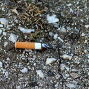 Kara za wyrzucenie niedopałka