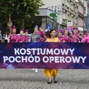 Kostiumowy pochod operowy