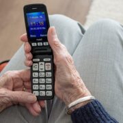 Oszustwa na seniorach