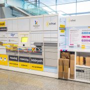 Paczkomat na lotnisku