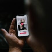 Kobieta dała się oszukać mężczyźnie podającemu się za "Księcia z Dubaju"