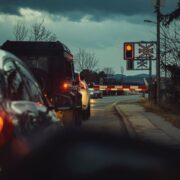 Kierowca wjechał na przejazd mimo zamykających się zapór