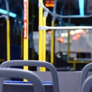 Pijana babcia zostawila dziecko w autobusie