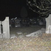 Pijany kierowca wjechal w cmentarz
