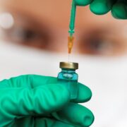 uchylanie się przed szczepieniami