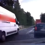 Wyprzedzanie na przejezdzie kolejowym