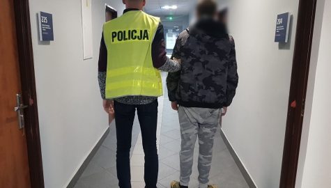 46 688910