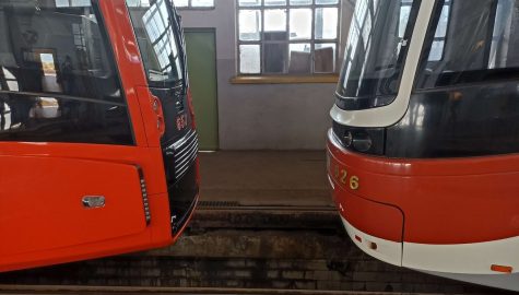 57133