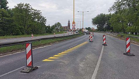 58471