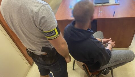 61 765111