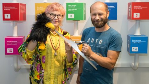 Aleksandra Stasiak ze Stowarzyszenia Wolnej Herbaty i Marcin Bober z Fundacji Bobrowe Zeremia ktorzy poprowadza warsztaty w Kato Urban Corner fot Slawomir Rybok
