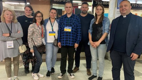 Foto Ekipa Caritasu w glowny m punkcie recepcyjnym w Katowicach Biuro Prasowe Archidiecezji Katowickiej
