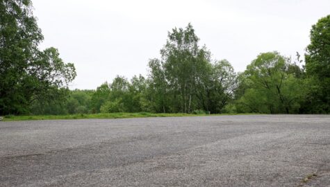 Na działce o której mowa znajduje się asfaltowy parking użytkowany przez mieszkańców i turystów Fot D Czapla