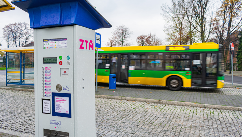 Na razie pasażerowie mogą kupować bilety w 12 solarnych biletomatach w Bieruniu Chorzowie Czeladzi Gliwicach Łaziskach Górnych Mikołowie Psarach Świerklańcu i Tarnowskich Górach