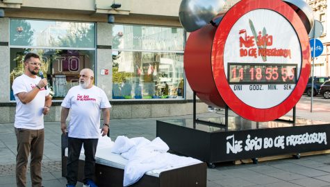 W happeningu wzięli udział prezydent Katowic Marcin Krupa oraz Mirosław Neinert dyrektor Teatru Korez fot S Rybok