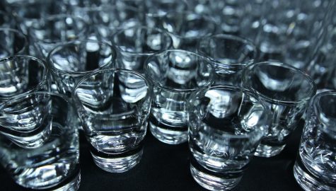 A glass of g0d8eab92d 1920